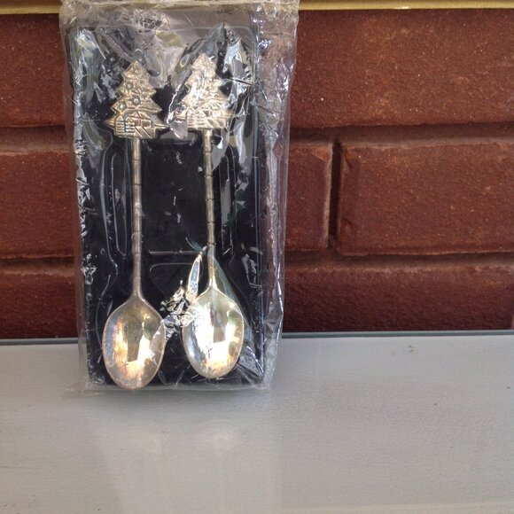 Royal Elegance Silverplated Collectible Spoon Set - Picture 2 of 3